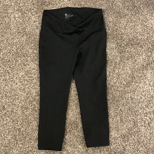 Gap maternity crop leggings - size small